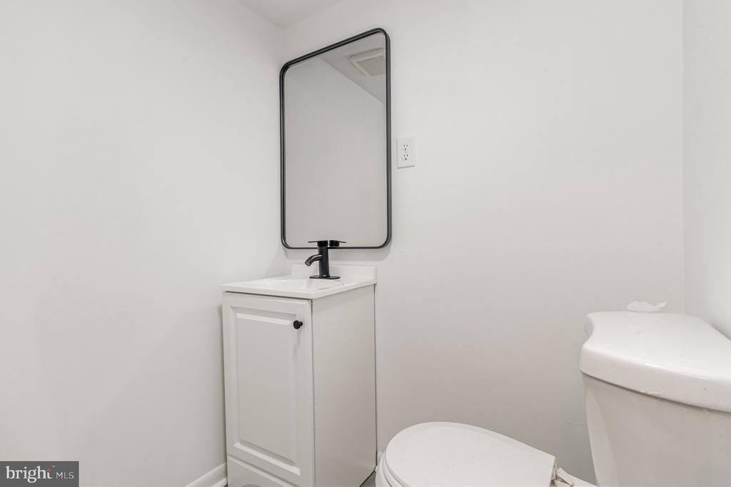 225 OVERLOOK COURT