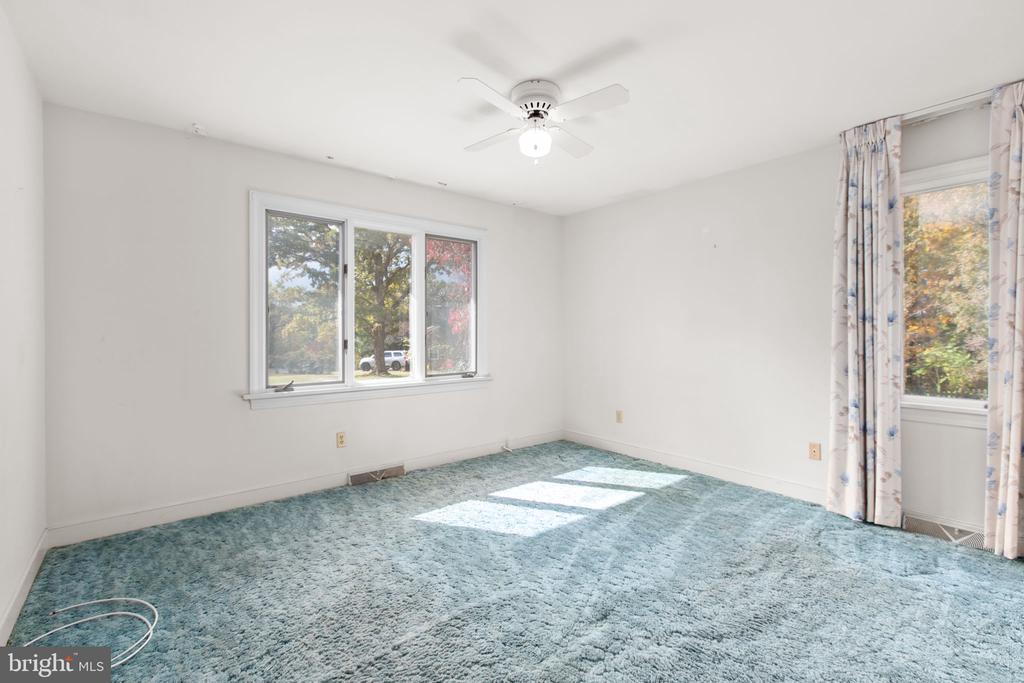 31 LITTLE CREEK LANE