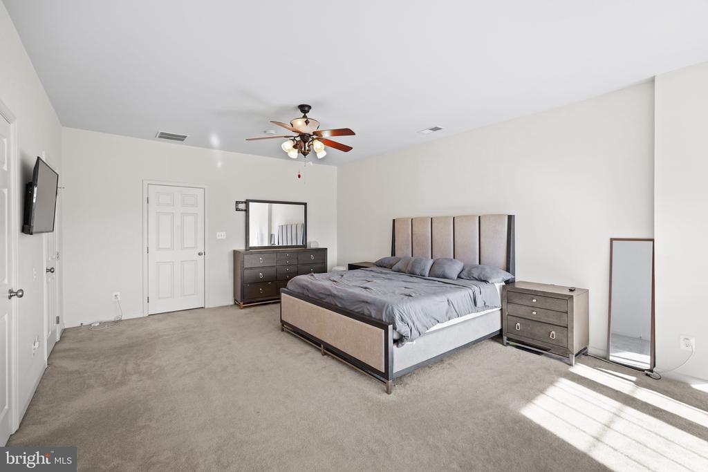 12 POPES CREEK LANE