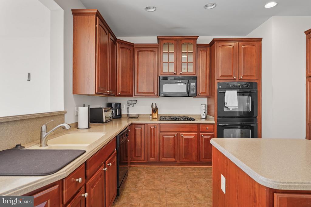 12 POPES CREEK LANE