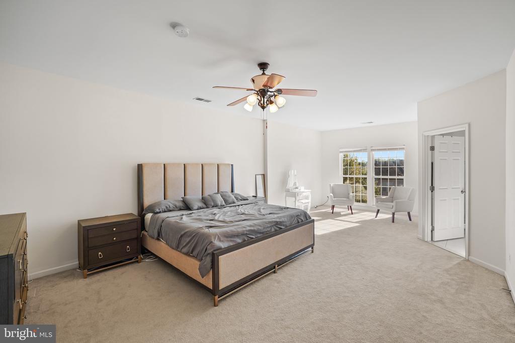 12 POPES CREEK LANE