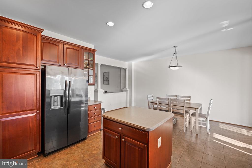 12 POPES CREEK LANE