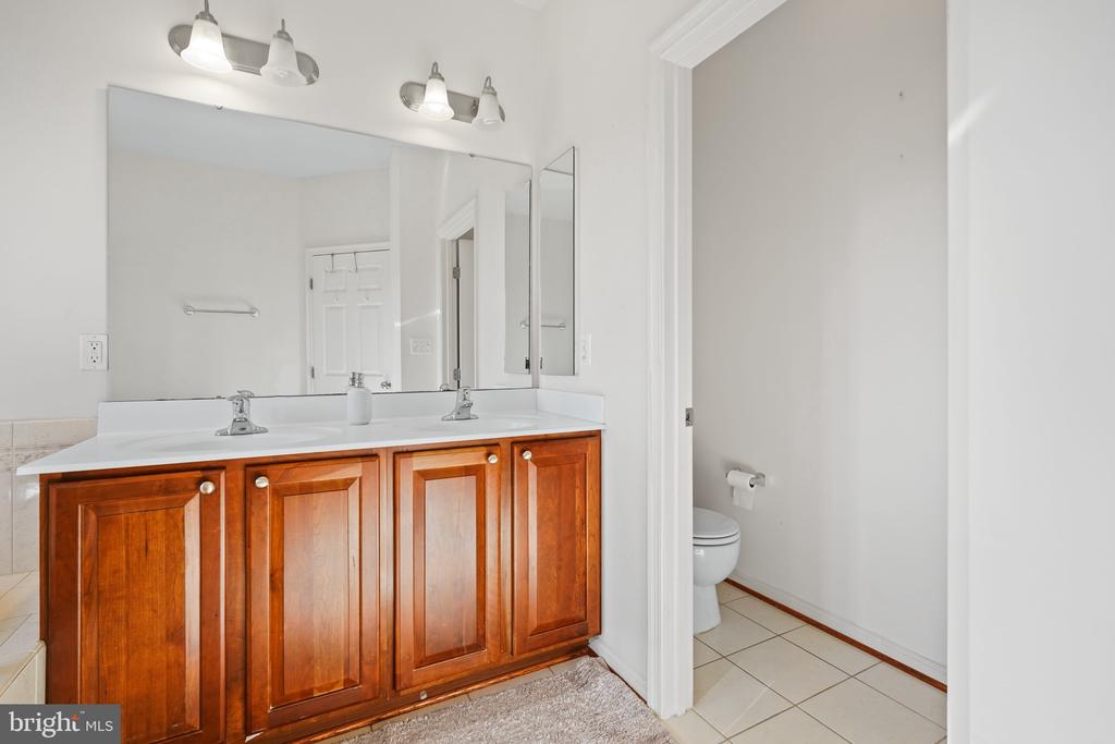 12 POPES CREEK LANE