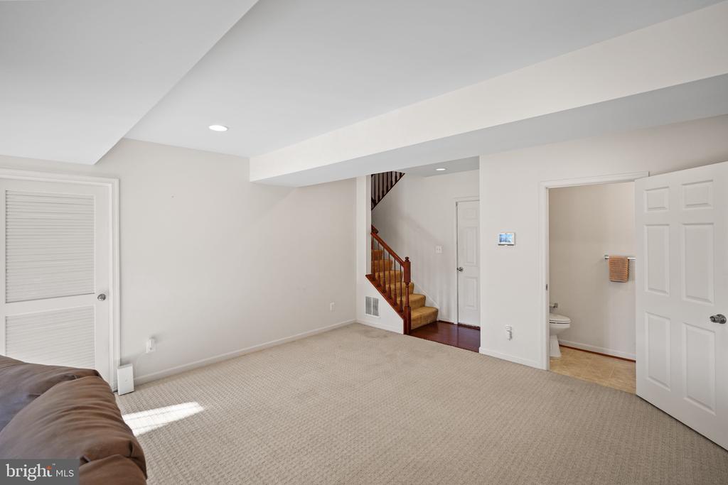 12 POPES CREEK LANE