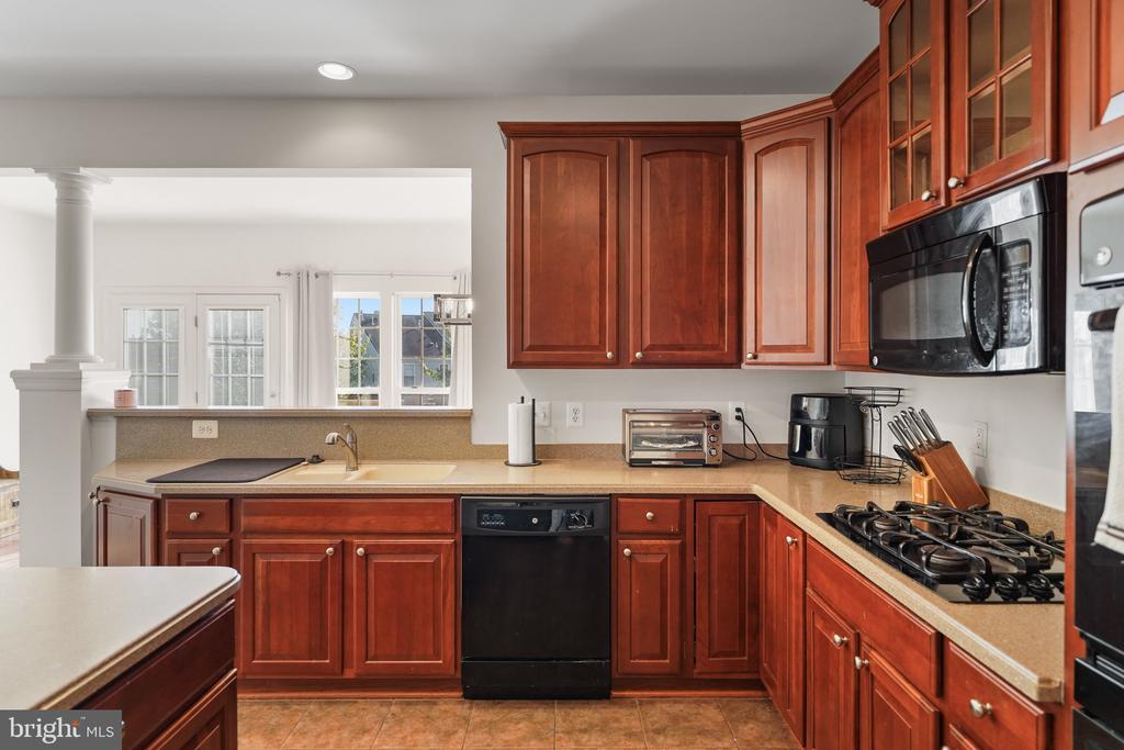 12 POPES CREEK LANE