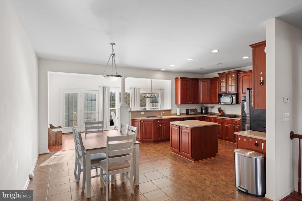 12 POPES CREEK LANE
