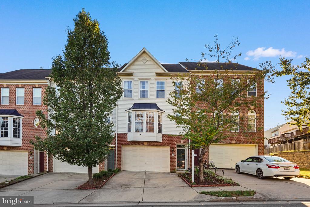 12 POPES CREEK LANE