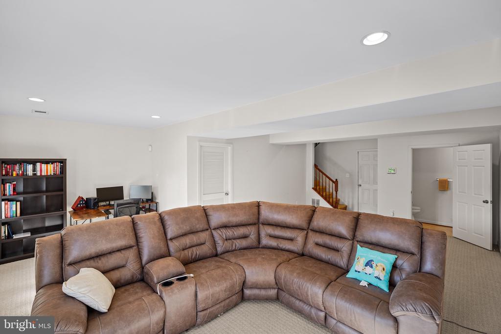 12 POPES CREEK LANE