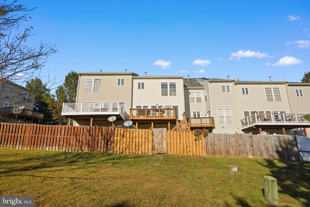12 POPES CREEK LANE
