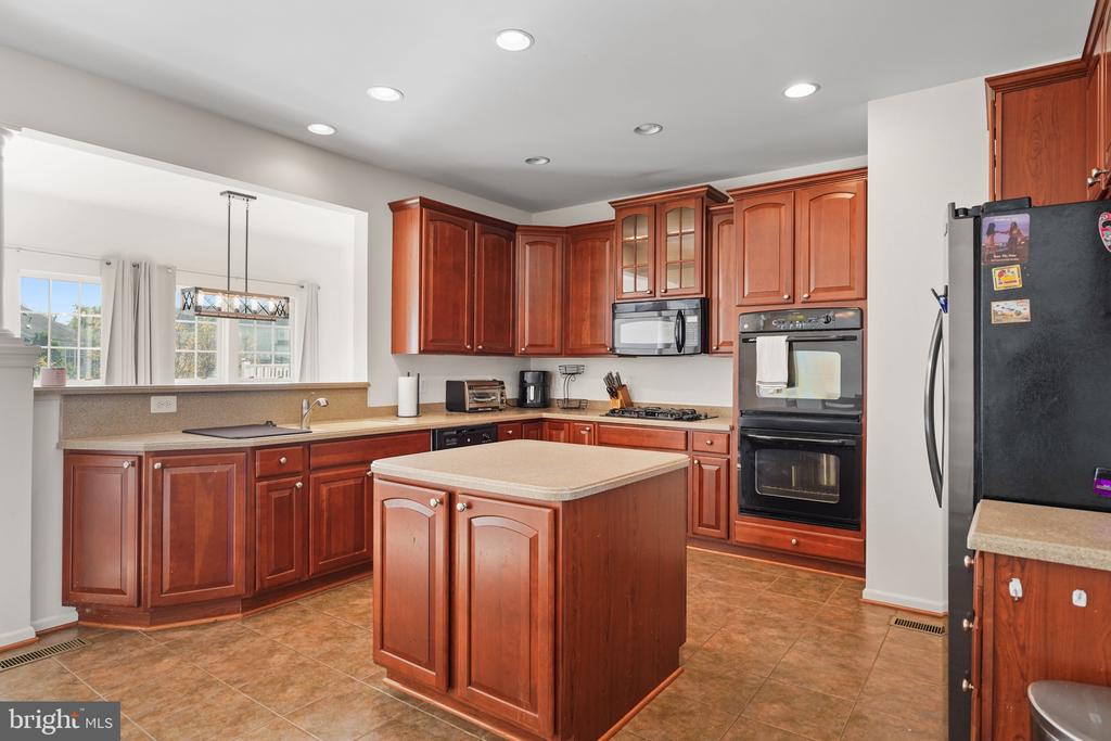12 POPES CREEK LANE