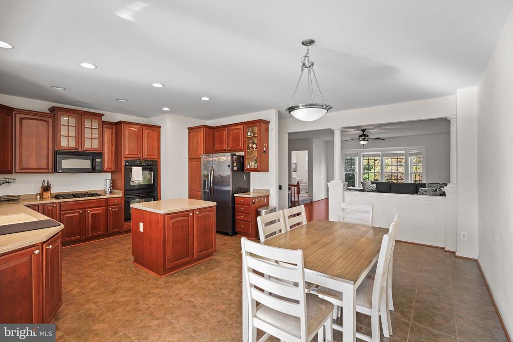 12 POPES CREEK LANE