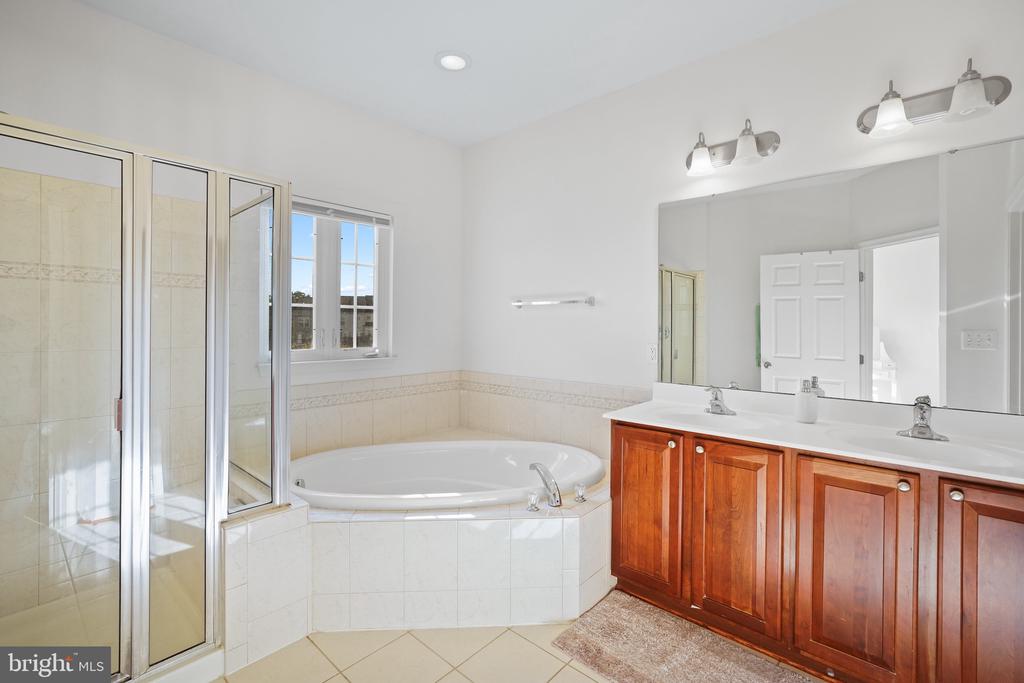 12 POPES CREEK LANE