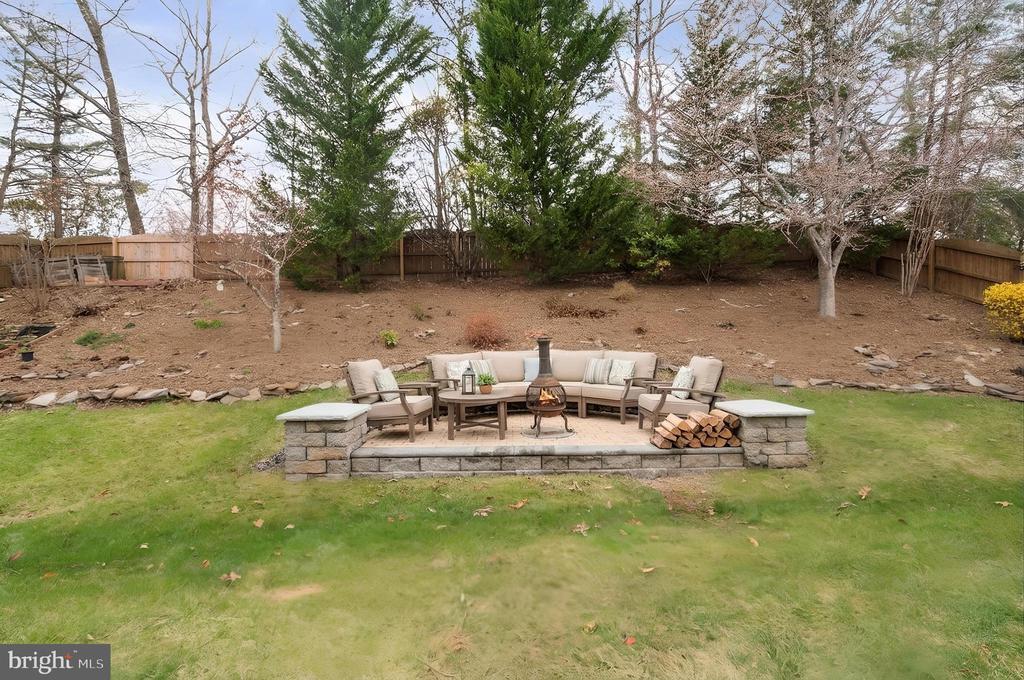 38 BLOSSOM WOOD COURT