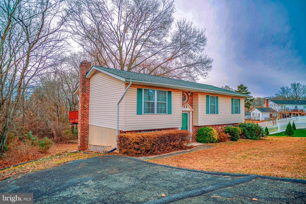 4 PAYTON COURT