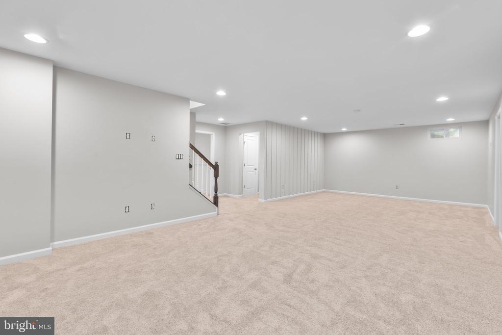 930 FORSYTHIA LANE