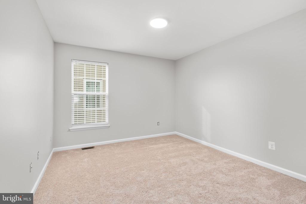 930 FORSYTHIA LANE