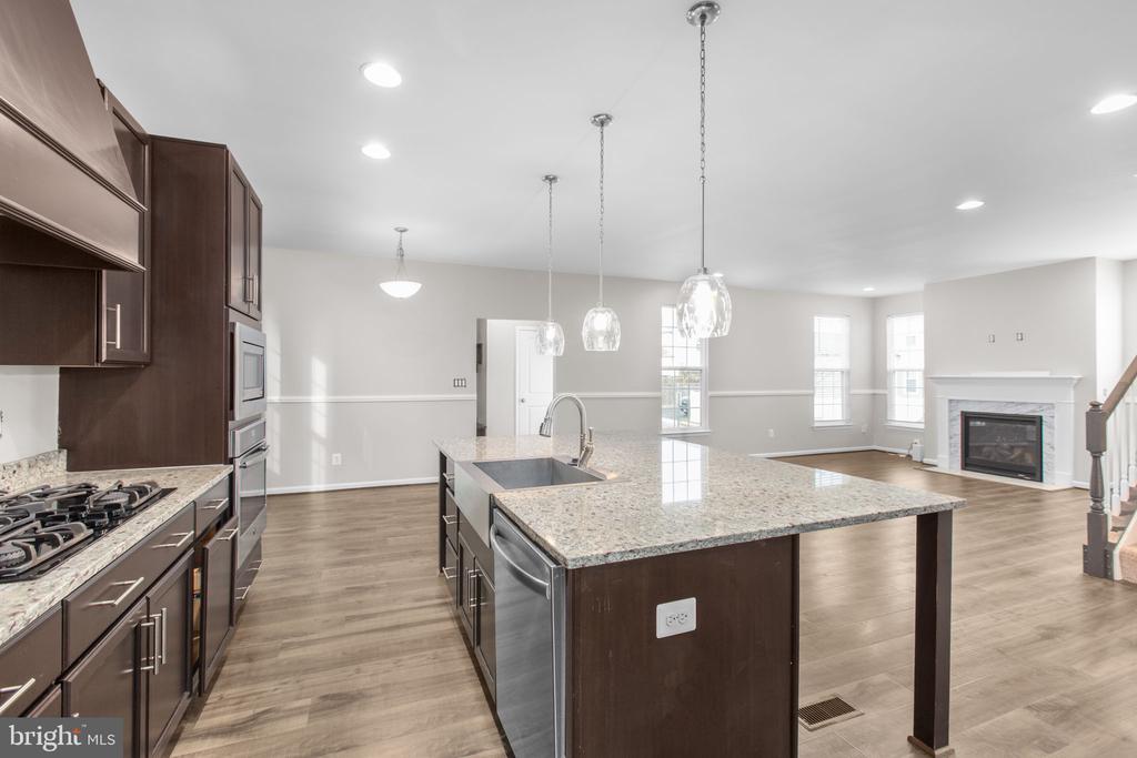 930 FORSYTHIA LANE