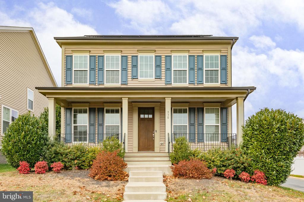 930 FORSYTHIA LANE