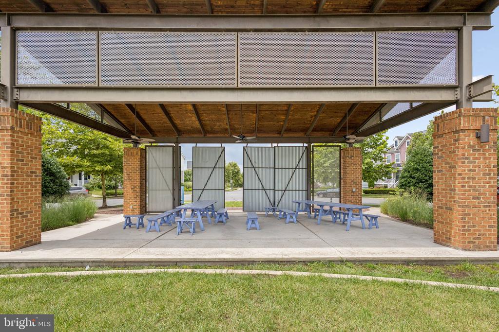 930 FORSYTHIA LANE