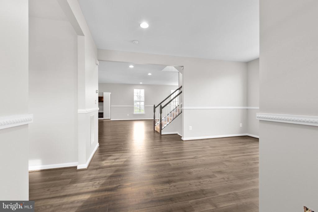 930 FORSYTHIA LANE