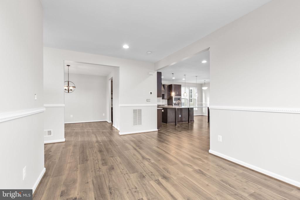 930 FORSYTHIA LANE