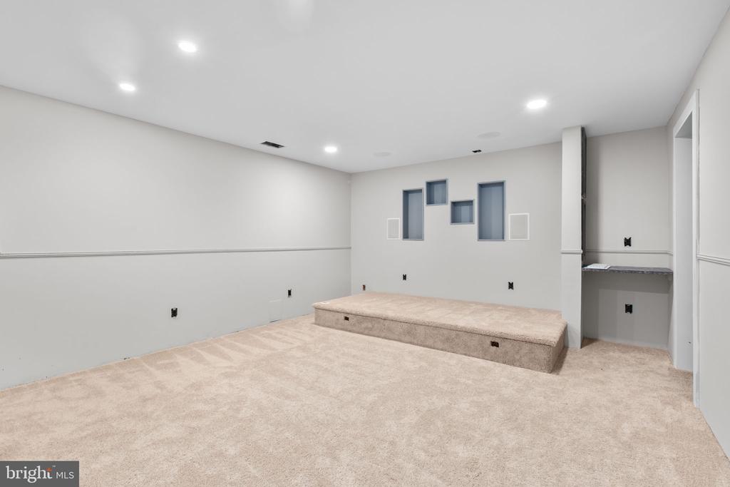 930 FORSYTHIA LANE