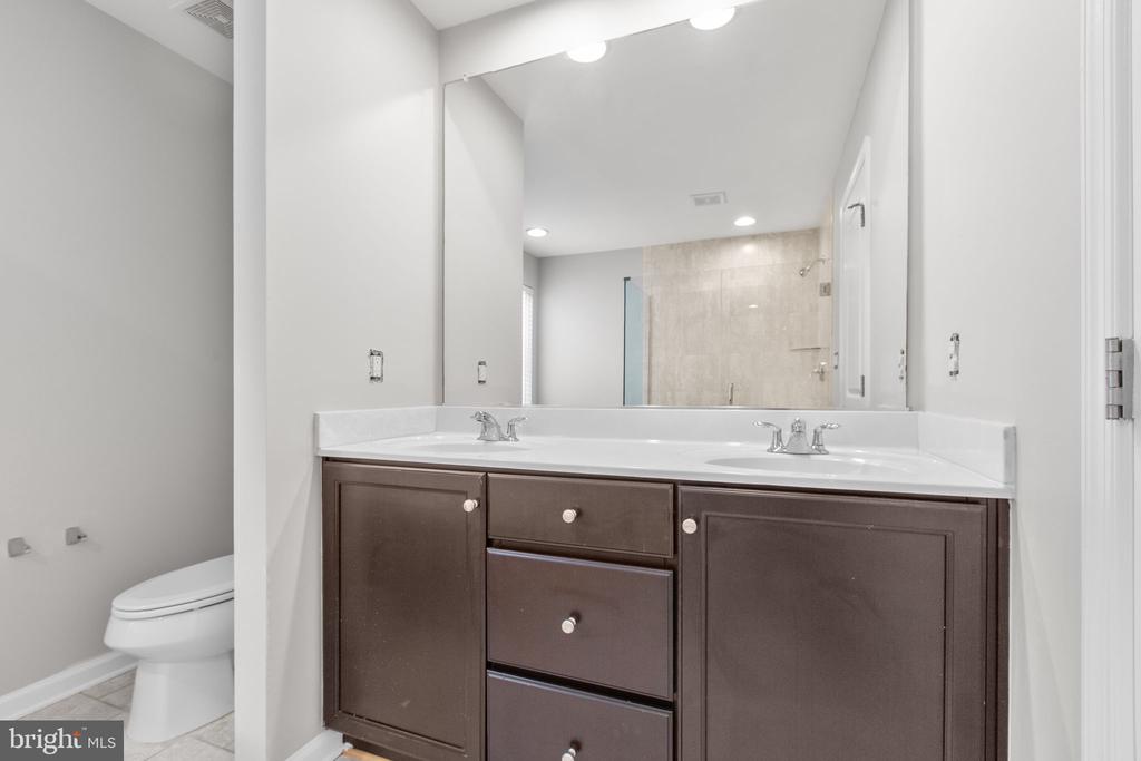 930 FORSYTHIA LANE