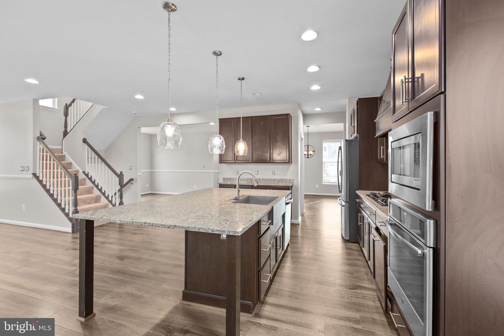 930 FORSYTHIA LANE