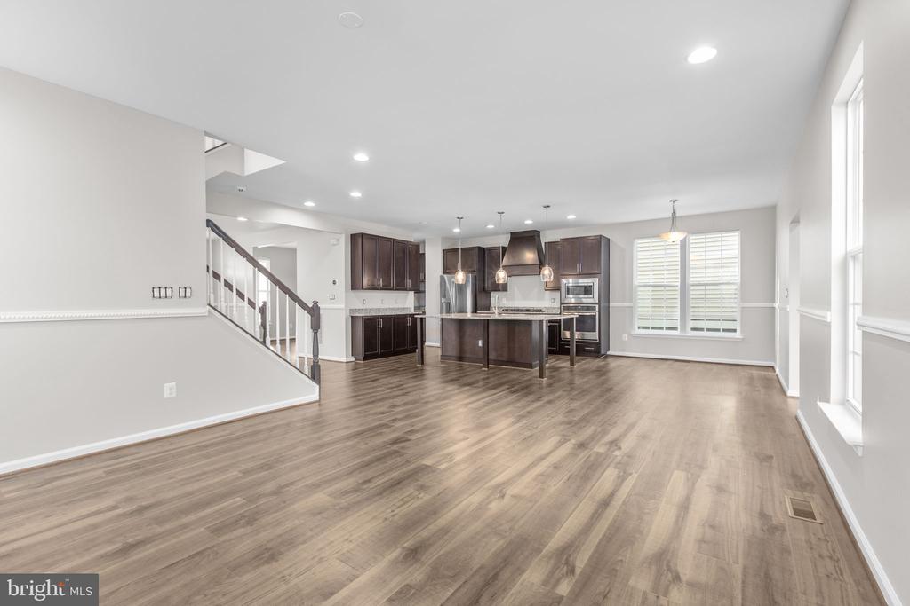930 FORSYTHIA LANE