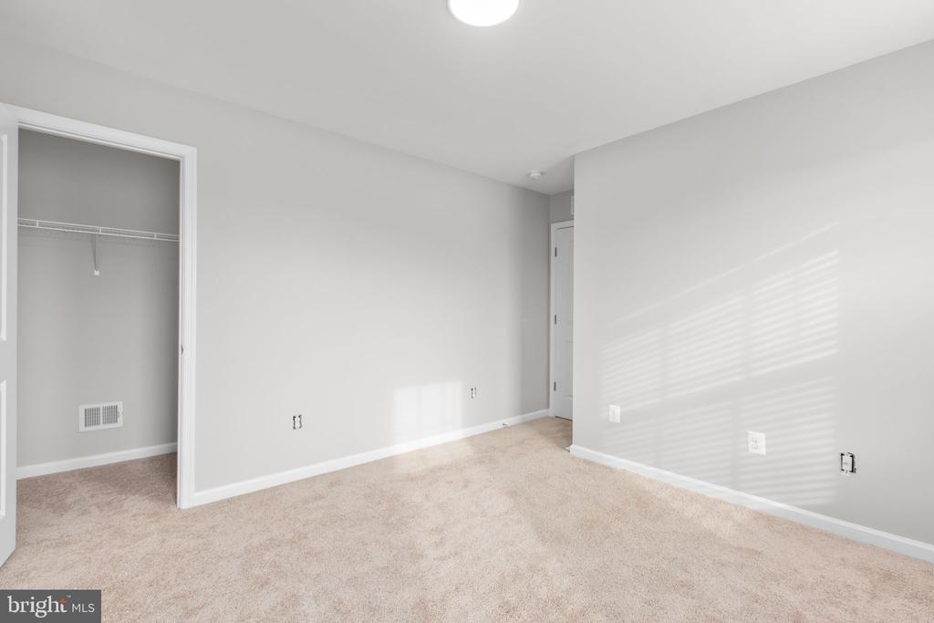 930 FORSYTHIA LANE