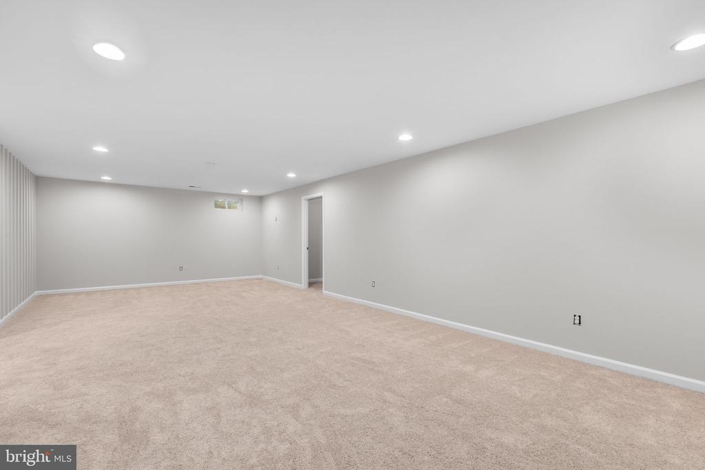 930 FORSYTHIA LANE