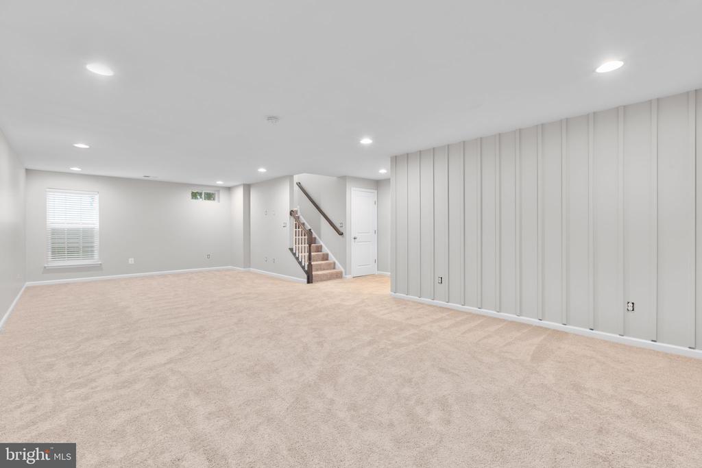 930 FORSYTHIA LANE