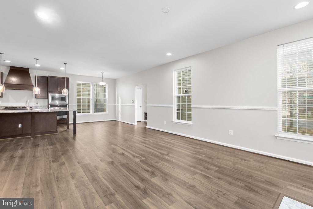 930 FORSYTHIA LANE
