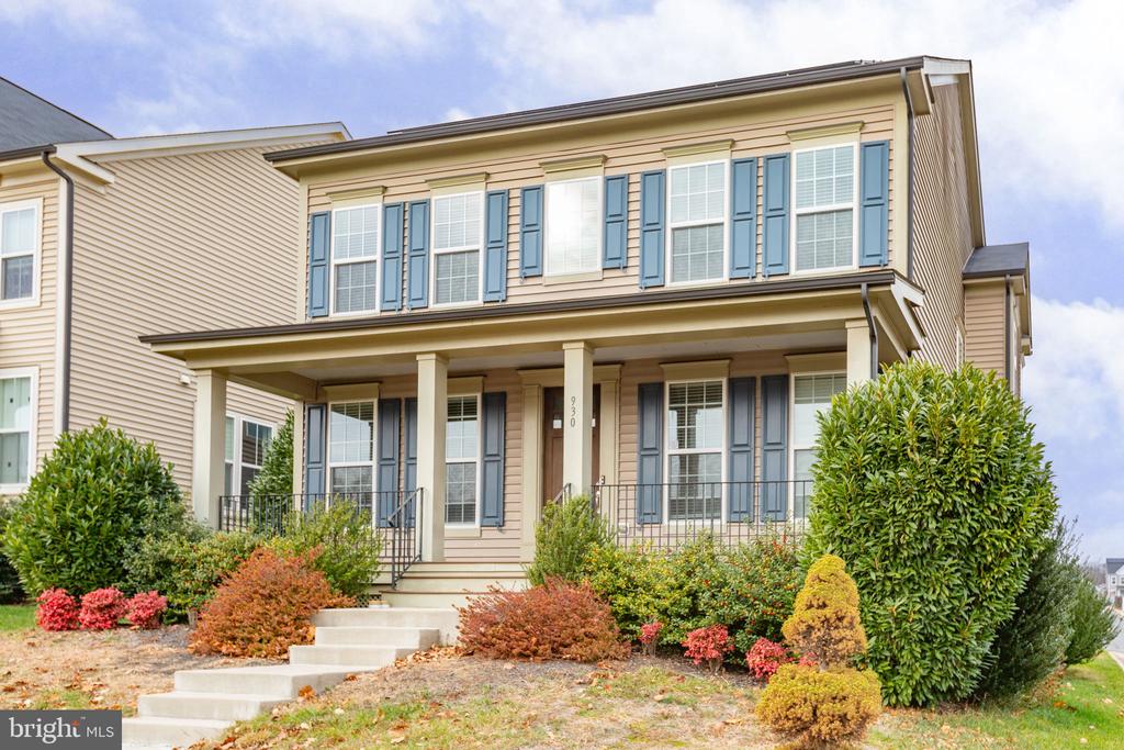 930 FORSYTHIA LANE