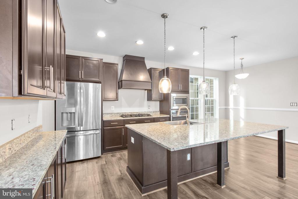 930 FORSYTHIA LANE