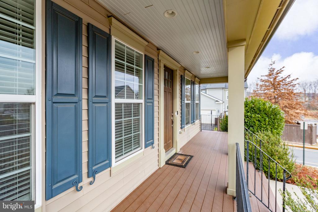 930 FORSYTHIA LANE