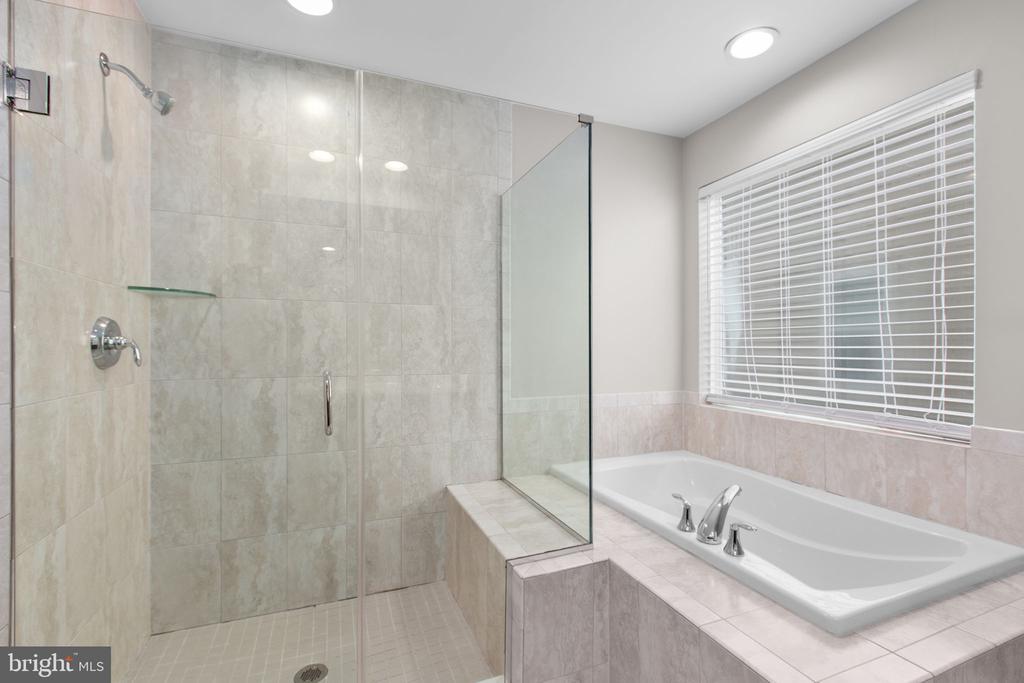 930 FORSYTHIA LANE