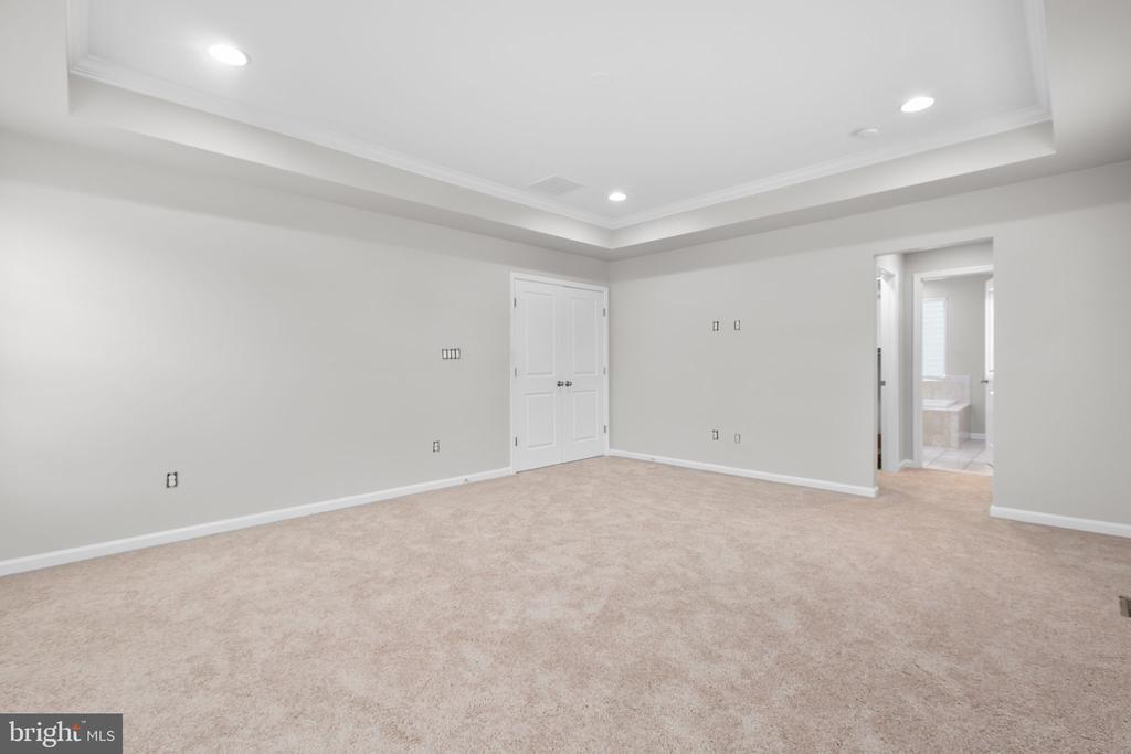 930 FORSYTHIA LANE