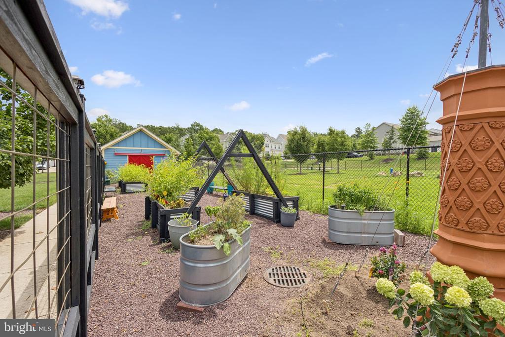 930 FORSYTHIA LANE