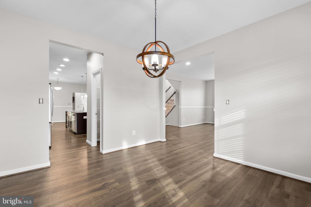 930 FORSYTHIA LANE