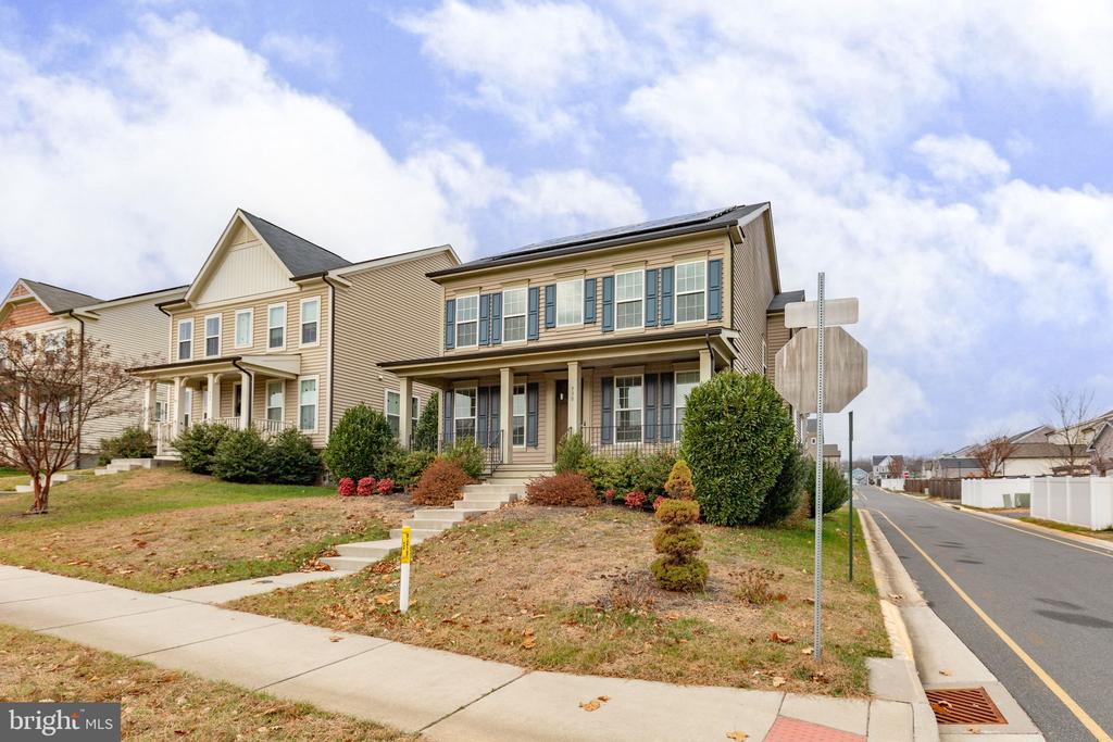 930 FORSYTHIA LANE