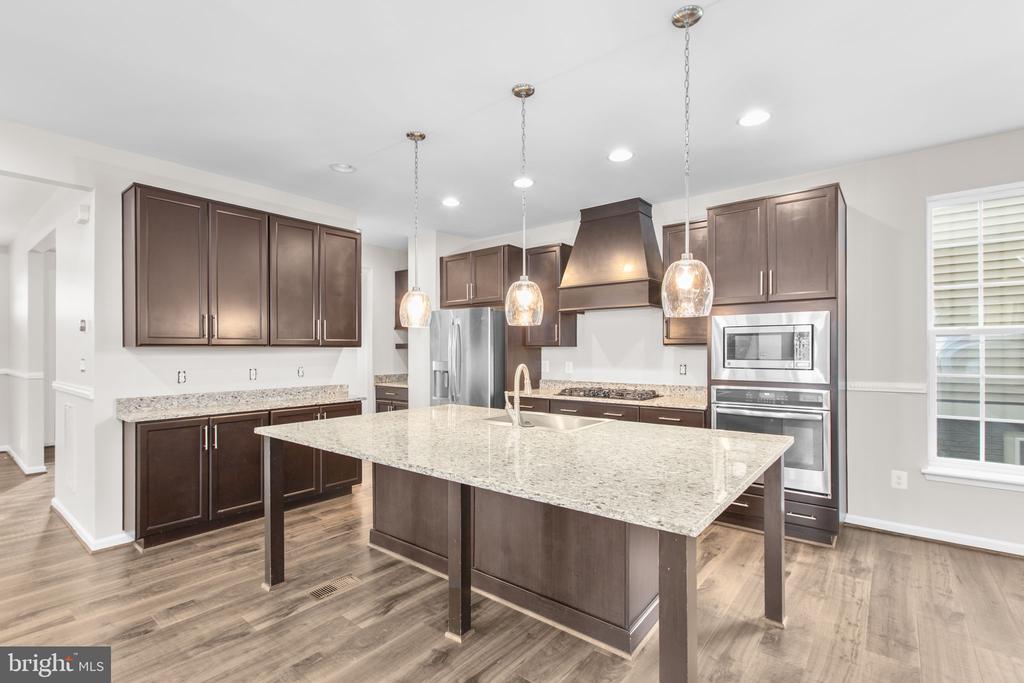 930 FORSYTHIA LANE