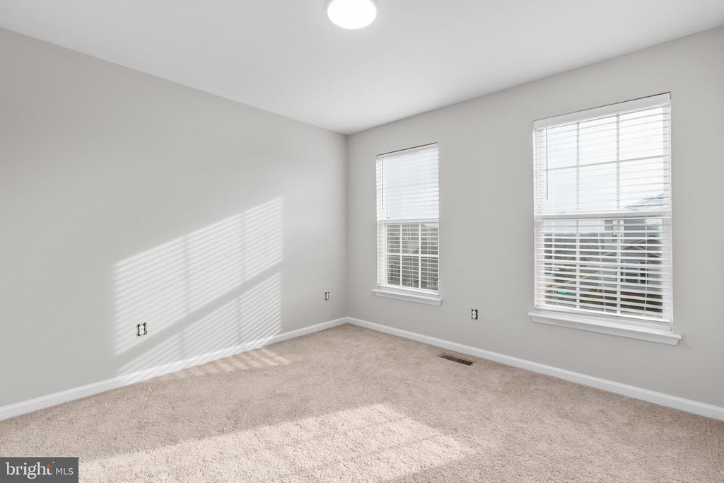 930 FORSYTHIA LANE