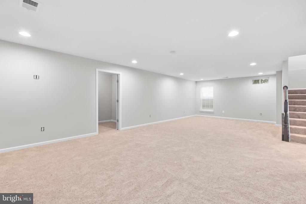 930 FORSYTHIA LANE