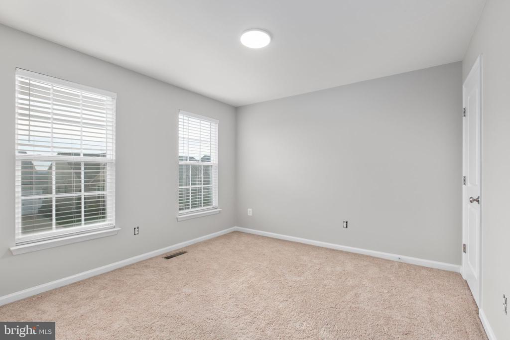 930 FORSYTHIA LANE
