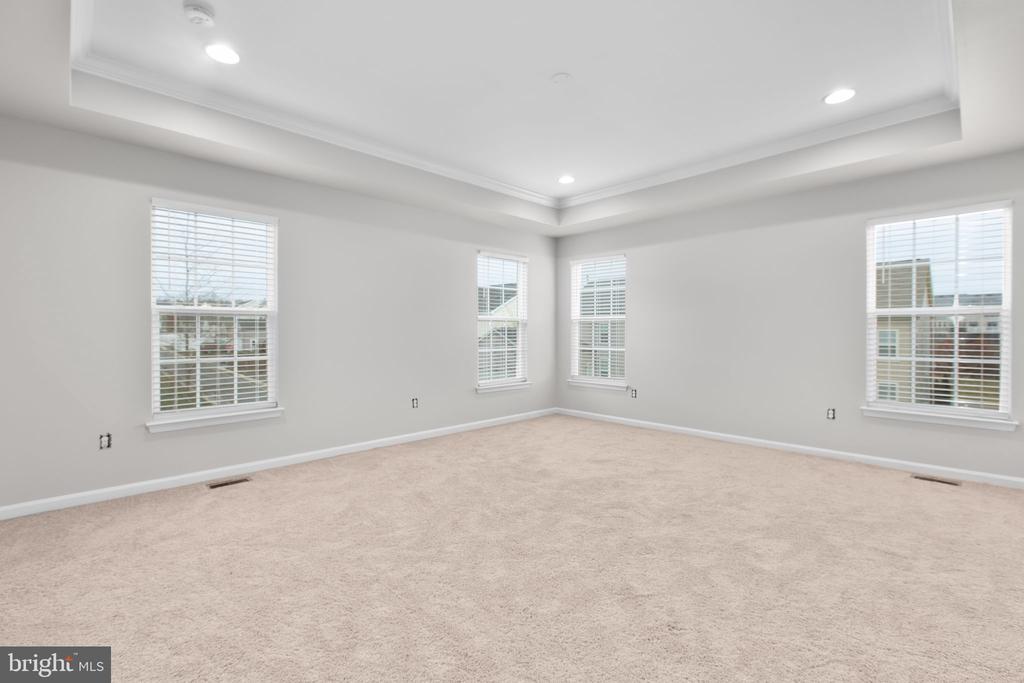 930 FORSYTHIA LANE