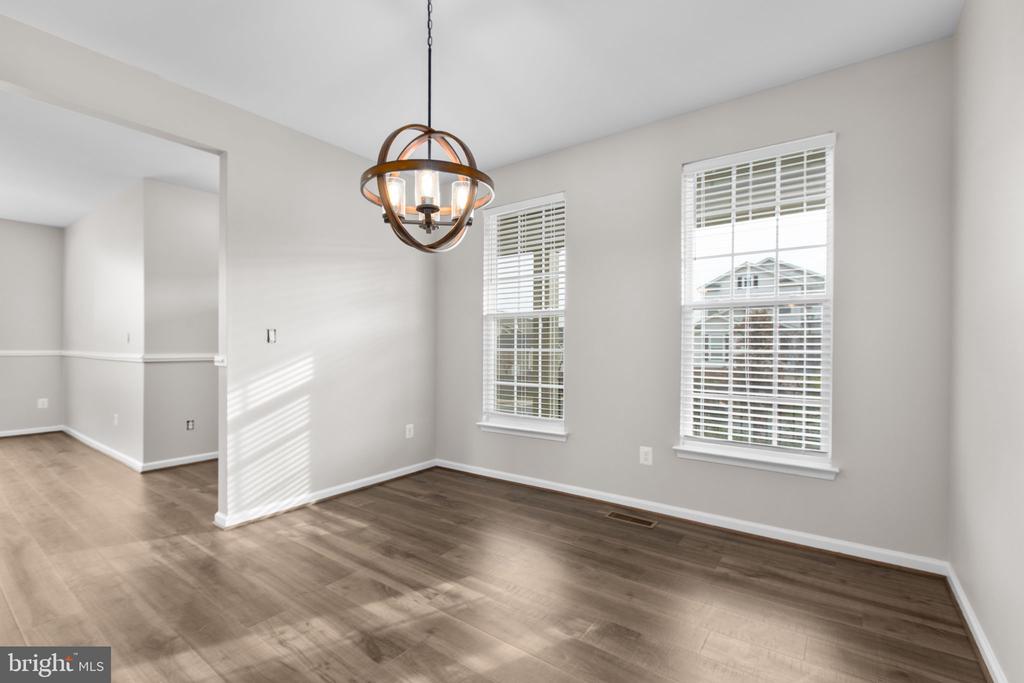 930 FORSYTHIA LANE