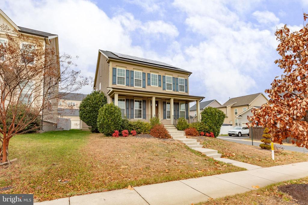 930 FORSYTHIA LANE