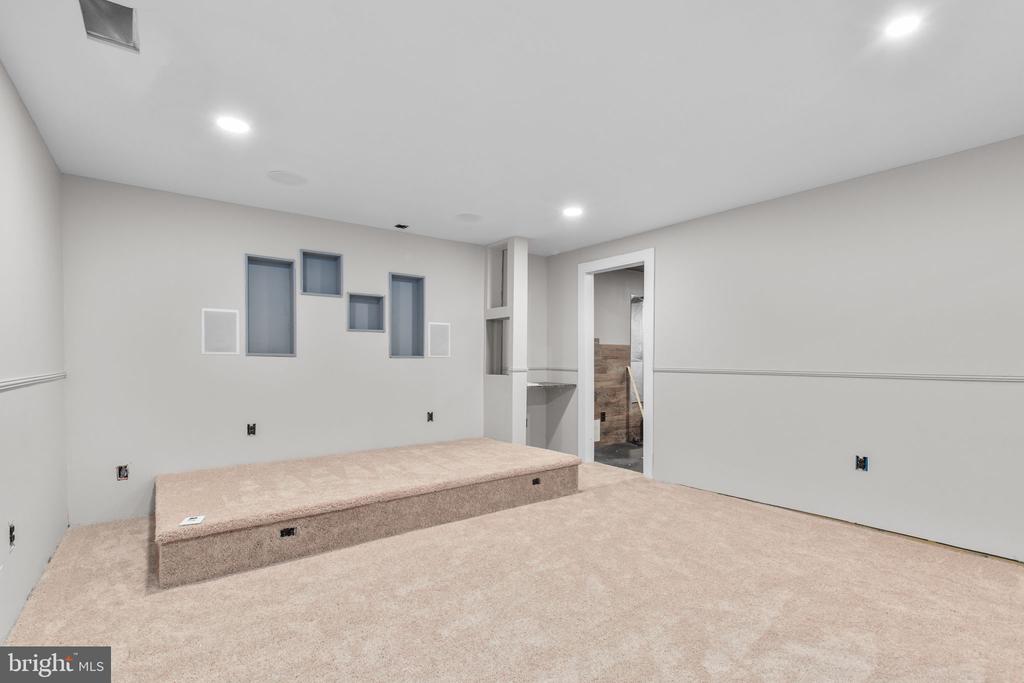 930 FORSYTHIA LANE