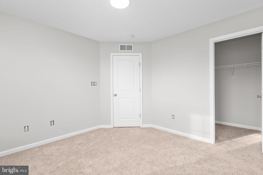 930 FORSYTHIA LANE